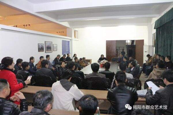 我市奏響《潮州木雕》大保護(hù)大傳承大發(fā)展的集結(jié)號(hào) ——揭陽(yáng)國(guó)家級(jí)非物質(zhì)文化遺產(chǎn)名錄《潮州木雕》技藝培訓(xùn)班開(kāi)班